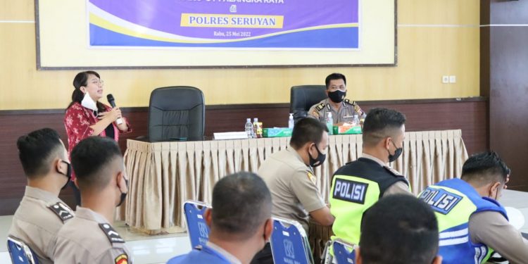 Anggota Polres Seruyan Bisa Kuliah di UT Langsung Semester II
