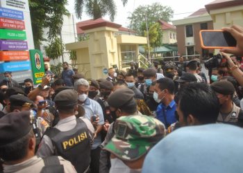 Terdakwa Kepemilikan Sabu Divonis Bebas, Ormas Geruduk Pengadilan