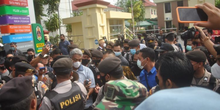 Terdakwa Kepemilikan Sabu Divonis Bebas, Ormas Geruduk Pengadilan