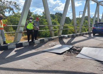 Ada Jembatan Rusak, Satlantas Polresta Palangka Raya Lakukan Ini