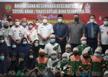 Anjangsana ke LKS Bina Sejahtera, Pemprov. Kalteng dan Perbankan Serahkan Bantuan