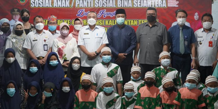 Anjangsana ke LKS Bina Sejahtera, Pemprov. Kalteng dan Perbankan Serahkan Bantuan
