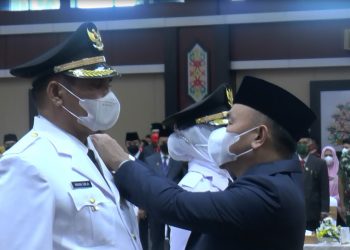 Gubernur H. Sugianto Sabran Lantik Anang Dirjo Sebagai Pj. Bupati Kobar dan Lisda Ariyana Sebagai Pj. Bupati Barsel