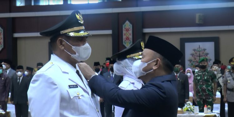 Gubernur H. Sugianto Sabran Lantik Anang Dirjo Sebagai Pj. Bupati Kobar dan Lisda Ariyana Sebagai Pj. Bupati Barsel