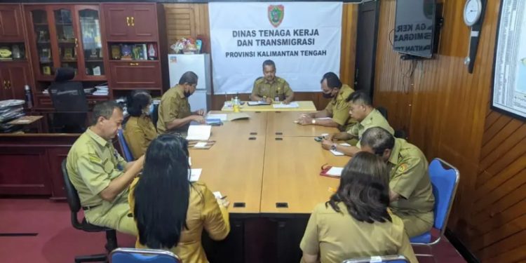 Plt. Kadisnakertrans Prov. Kalteng Pimpin Rapat Evaluasi Program dan Kegiatan