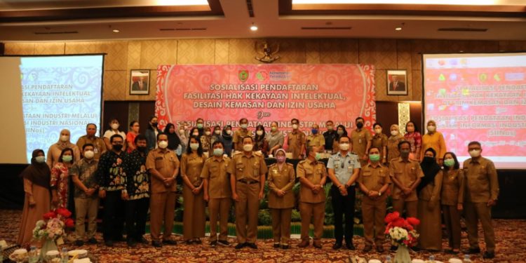 Sahli Yuas Elko Buka Sosialisasi Pendaftaran Fasilitasi HAKI, Desain Kemasan dan Izin Usaha Serta Pendataan Industri Melalui SIINas