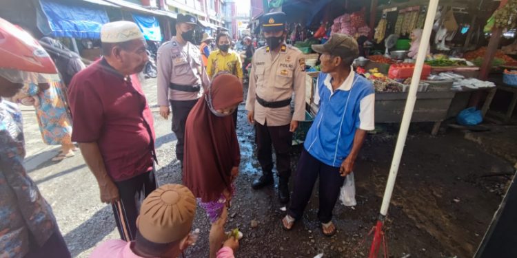 Prokes Tim Yustisi Polres Seruyan Sasar Kerumunan Aktifitas Masyarakat