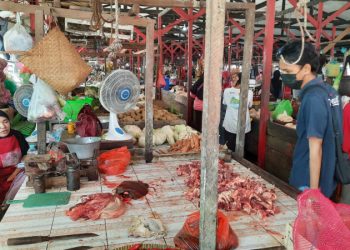 Anggota Sat Intelkam Polres Seruyan Rutin Pantau Harga Sembako