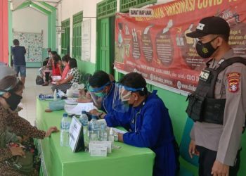 Polsek Danau Sembuluh Amankan Vaksinasi Bersama UPTD Puskesmas Terawan