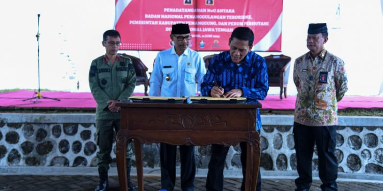 BNPT MoU dengan Pemkab Temanggung dan Perhutani Cegah Radikalisasi Lewat Pendekatan Kesejahteraan