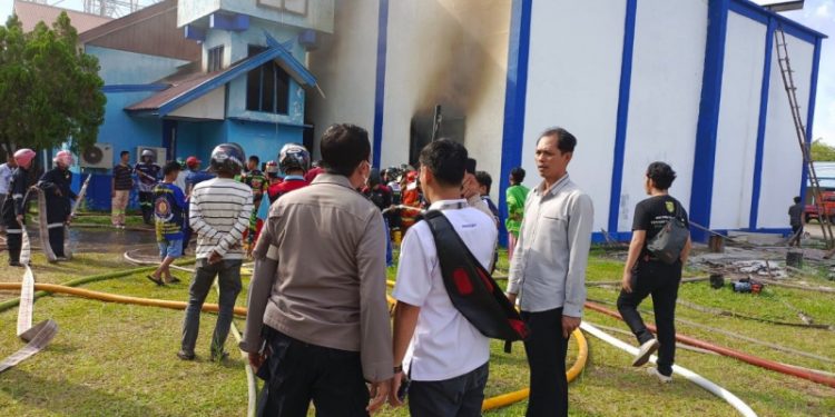 Polresta Palangka Raya Lakukan Olah TKP Awal Kebakaran Gedung TVRI Kalteng