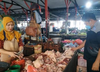 Anggota Satreskrim Sidak Pasar Saik Kuala Pembuang