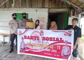 HUT Bhayangkara ke-76, Polsek Seruyan Hilir Berikan Bansos Untuk Warga