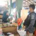 Cegah Kelangkaan Sembako, Anggota Satreskrim Sidak Pasar Saik