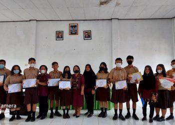 SMP Negeri 1 Murung Bagikan Raport Kenaikan Kelas