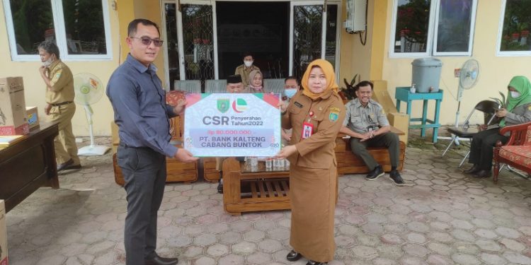 Bank Kalteng Cabang Buntok Serahkan Bantuan CSR Untuk Petani