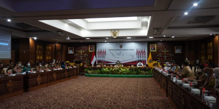 Asisten Bidang Pemerintahan dan Kesra Katma F. Dirun Buka Bimtek Survei Kepuasan Masyarakat dan Forum Konsultasi Publik Prov. Kalteng