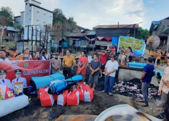 BPBPK Prov. Kalteng Salurkan Bantuan Gubernur Bagi Korban Kebakaran di Kabupaten Barut dan Mura