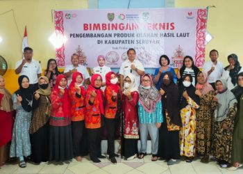 Kadis Dagperin Aster Bonawaty Buka Bimtek Pengembangan Produk Olahan Hasil Laut di Kabupaten Seruyan