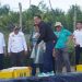 Wagub dan Kadislutkan Kalteng Menjala Udang Vaname di Tambak Masyarakat Desa Sei Pasir Sukamara