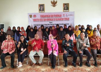 Ketua Harian Dekranasda Aster Bonawaty Buka Bimtek Peningkatkan Daya Saing dan Inovasi Produk Kerajinan Purun di Kabupaten Seruyan