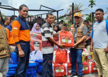 Gubernur Kalteng Berikan Bantuan Logistik dan Sembako Bagi Korban Kebakaran di Kabupaten Seruyan