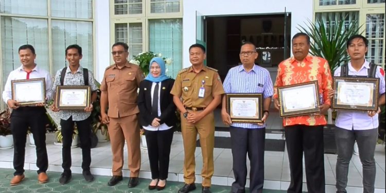 Elemen Masyarakat Taat Bayar Pajak Tepat Waktu Dapat Penghargaan Gubernur Kalteng