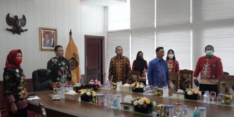 Wagub Edy Pratowo Menutup Secara Resmi Pelatihan Kepemimpinan Administrator Angkatan III, IV,V dan VI