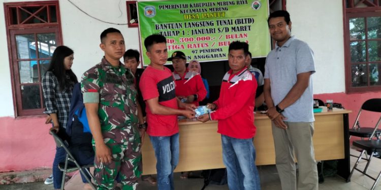 Menjelang Hari Raya Idul Adha Pemdes Panu’ut Salurkan BLT-DD kepada 97 KPM