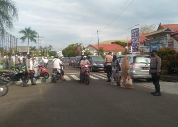 Personel Polres Seruyan Amankan Pelaksanaan Sholat Ied