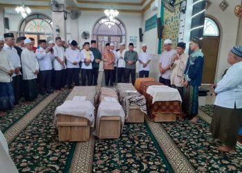 Pemakaman Korban Laka Lantas Kakanwil Kemenag Kaltim Dipenuhi Warga