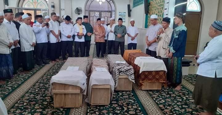 Pemakaman Korban Laka Lantas Kakanwil Kemenag Kaltim Dipenuhi Warga