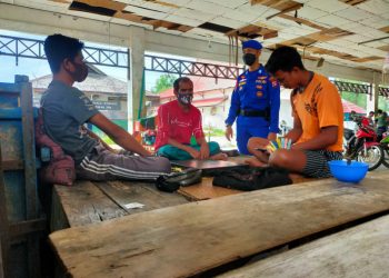 Satpolairud Polres Seruyan Saling Bertukar Informasi Dengan Masyarakat