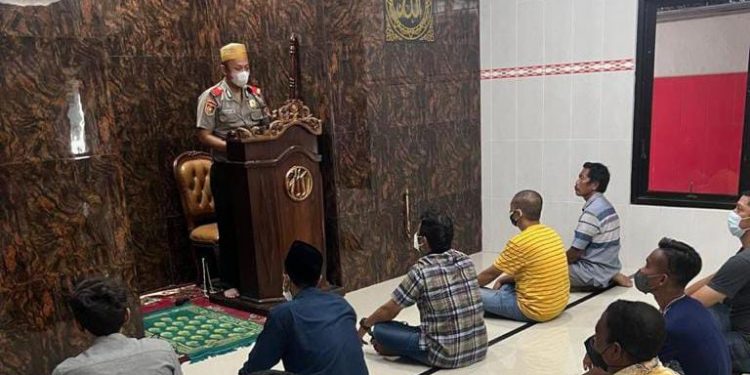 Sampaikan Pesan Kamtibmas Kompol Wiwin Junianto Sambangi Sejumlah Masjid