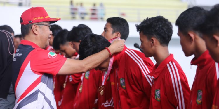Asisten Ekbang Leonard S. Ampung Tutup Secara Resmi POPPROV Kalteng Tahun 2022