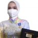 Ketua TP PKK Kalteng Menerima Tanda Penghargaan Manggala Karya Kencana dari Kepala BKKBN