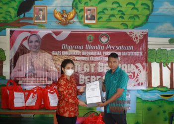 Warga Belajar Ransel Buku Antusias Sambut Kunjungan DWP Diskominfosantik Dalam Rangka Jum’at Berkah Berbagi