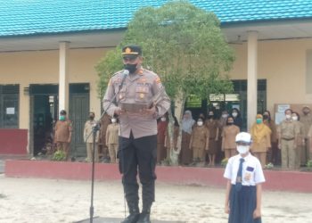 Jadi Pembina Upacara Bendera, AKP Rahail Sampaikan Pesan Penting Kepada Semua Murid