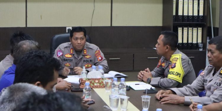 Persiapan Hut Seruyan, Kapolres Seruyan Pimpin Rapat di Aula