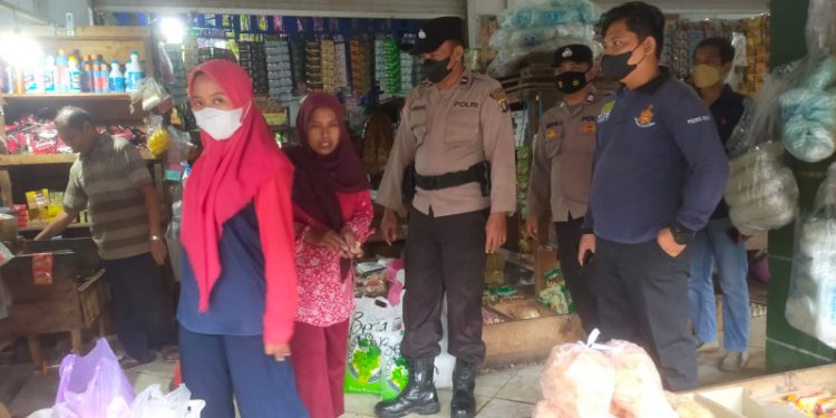 Anggota Satreskrim Laksanakan Giat Yustisi di Pasar Saik Kuala Pembuang