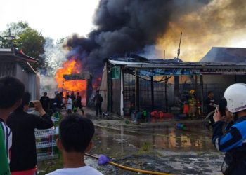 Dilalap Si Jago Merah Toko Pecah Belah Hangus Terbakar