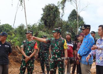 Mayjen TNI Purwo Sudaryanto Tinjau Langsung Pelaksanaan TMMD Ke 114