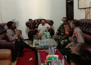 Polsek Danau Sembuluh Kunjungi Tokoh Masyarakat Guna Terus Jalin Silahturahmi
