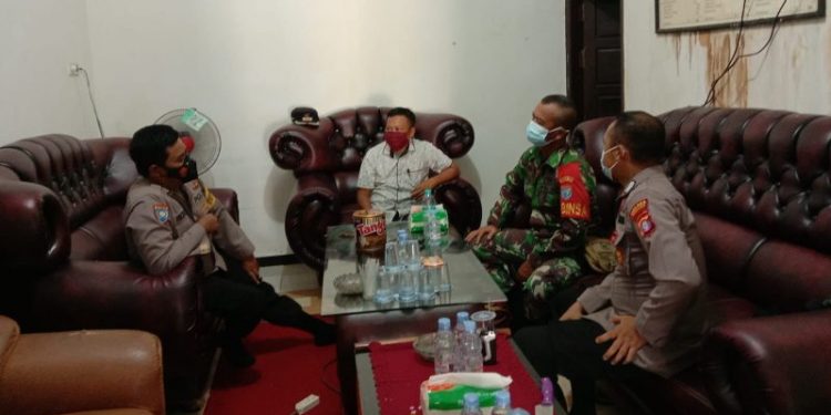 Polsek Danau Sembuluh Kunjungi Tokoh Masyarakat Guna Terus Jalin Silahturahmi