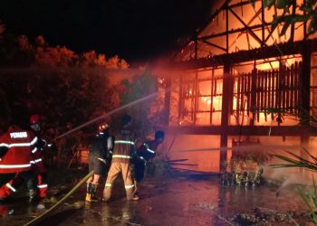 Rumah Betang Barito Utara di Komplek Pameran Temanggung Tilung Hangus Terbakar