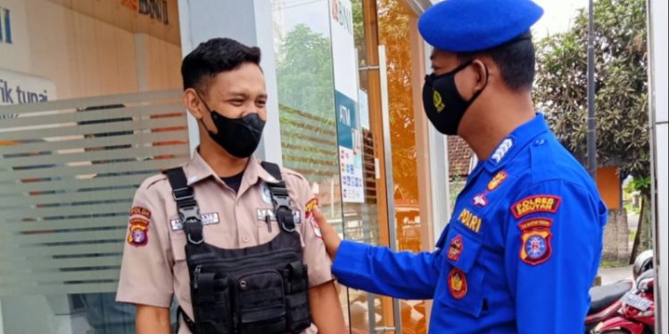 Satpolairud Polres Seruyan Himbau Untuk Terapkan Prokes Covid-19
