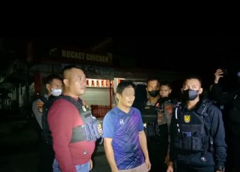 Mabuk Miras Seorang Pemuda Melawan dan Menolak Diperiksa Polisi