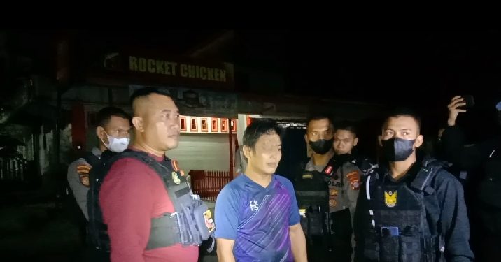 Mabuk Miras Seorang Pemuda Melawan dan Menolak Diperiksa Polisi