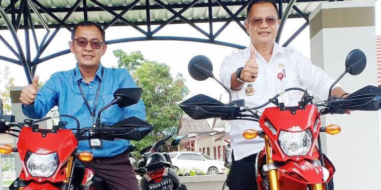 Bank Kalteng Cabang Buntok Support 2 Unit Motor KLX 150 Untuk Grasstrack 2022