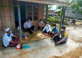Sosialisasikan Pungli, Polsek Danau Sembuluh Kunjungi Warga